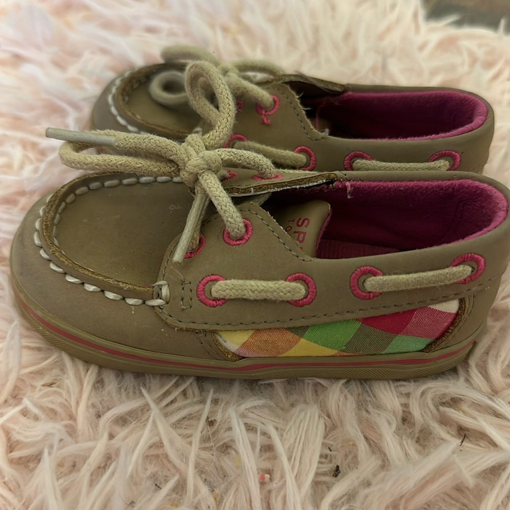 Size 4C Sperrys great condition.